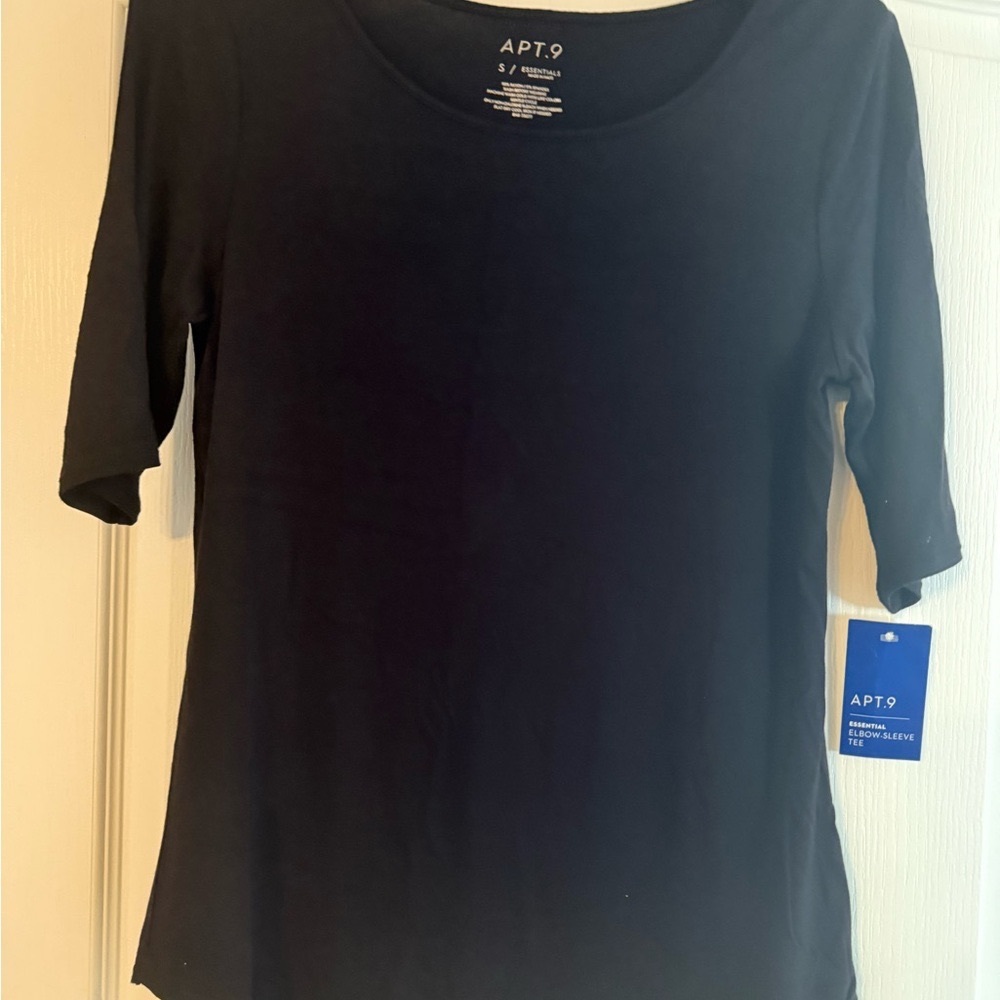 Kohl's Fitted Black Short Sleeve T-Shirt